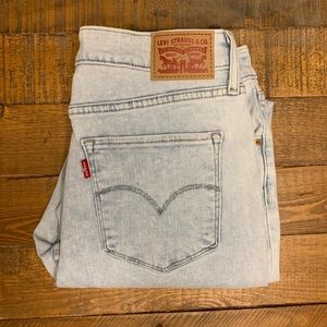 Levi’s 721 High Rise Skinny Light Wash Jean